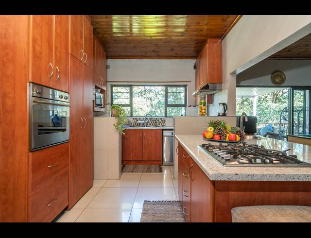 5 BEDROOM HOUSE FOR SALE IN RESERVOIR HILLS